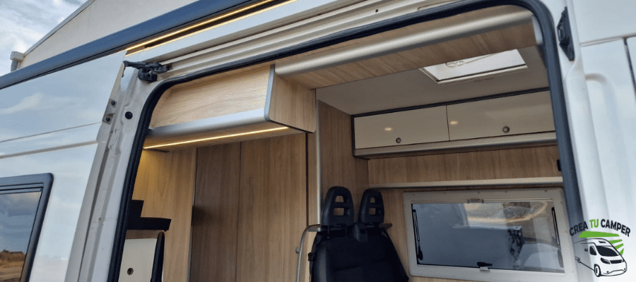¿Cómo_es_el_interior_de_una_furgoneta_camper